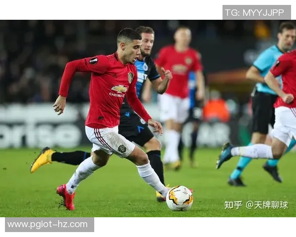 本菲卡狂胜曼联五球大捷帽子戏法引发全场狂欢战术解析