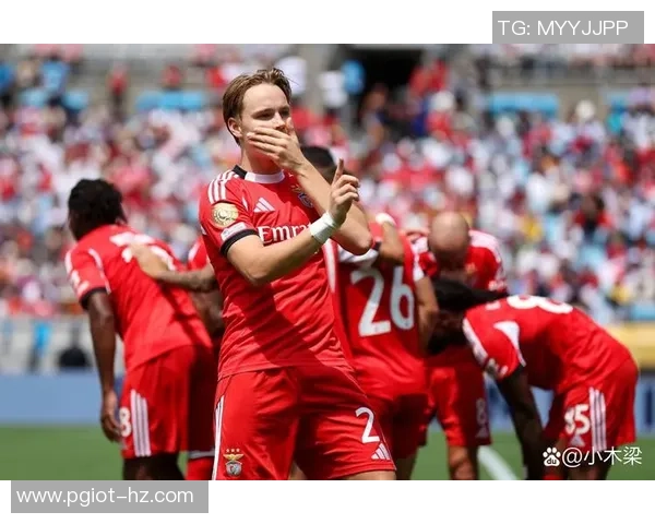 意甲激战：拜仁与利物浦战成平局乌龙球成比赛转折点分析