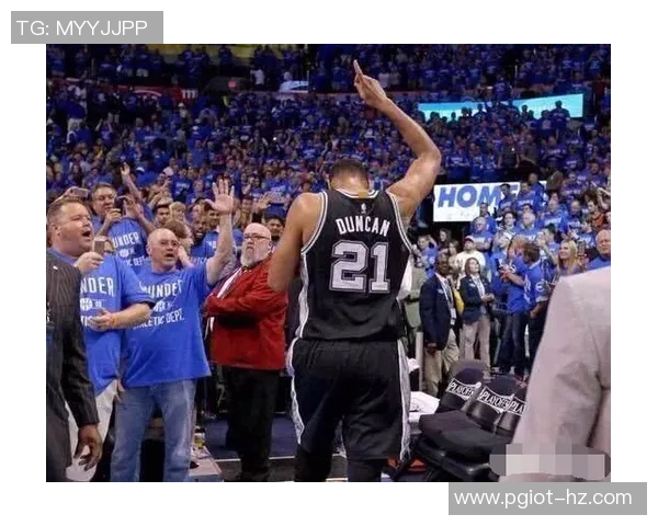 邓肯与姚明的巅峰对决：两位巨星在NBA赛场上的传奇交锋与荣耀时刻