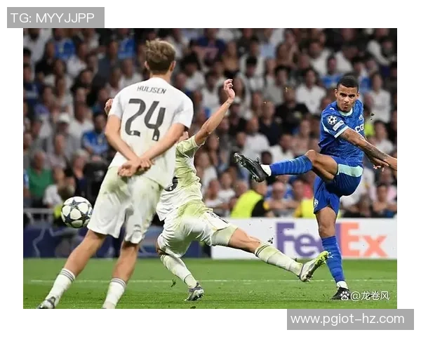 西甲焦点战波尔图与那不勒斯激战成平引发争议判罚引爆全场气氛