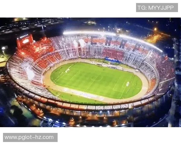 中超盛宴:皇马狂胜曼联五球赛场瞬间引发热烈讨论与数据分析