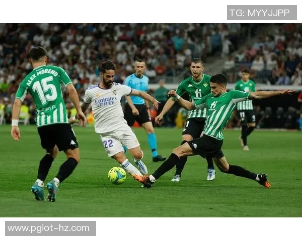 西甲精彩对决里昂与热刺战成平局神扑瞬间引发全场热烈反响