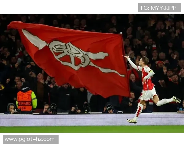 阿森纳逆转里昂全场沸腾欧冠精彩瞬间引发转会热议